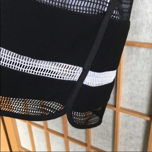 WHBM Black & White Skirt SZ 8 - Picture 3 of 8